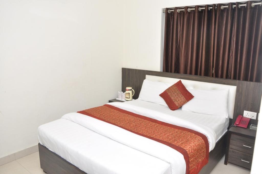 Hotel Al Gulzar Delhi  Exterior photo