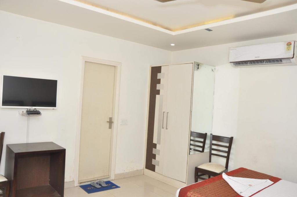 Hotel Al Gulzar Delhi  Exterior photo